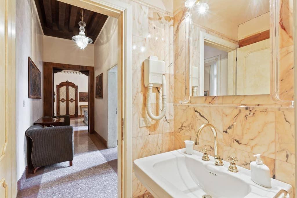 Doge Palace Luxury Apartment - Cannaregio Venesia Bagian luar foto